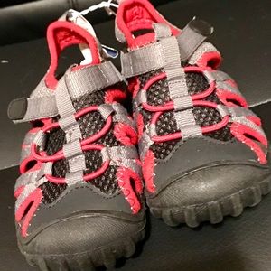 Boys Old Navy Athletic Sandals NWT/Red & Gray